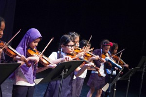 bae_violin_students_02